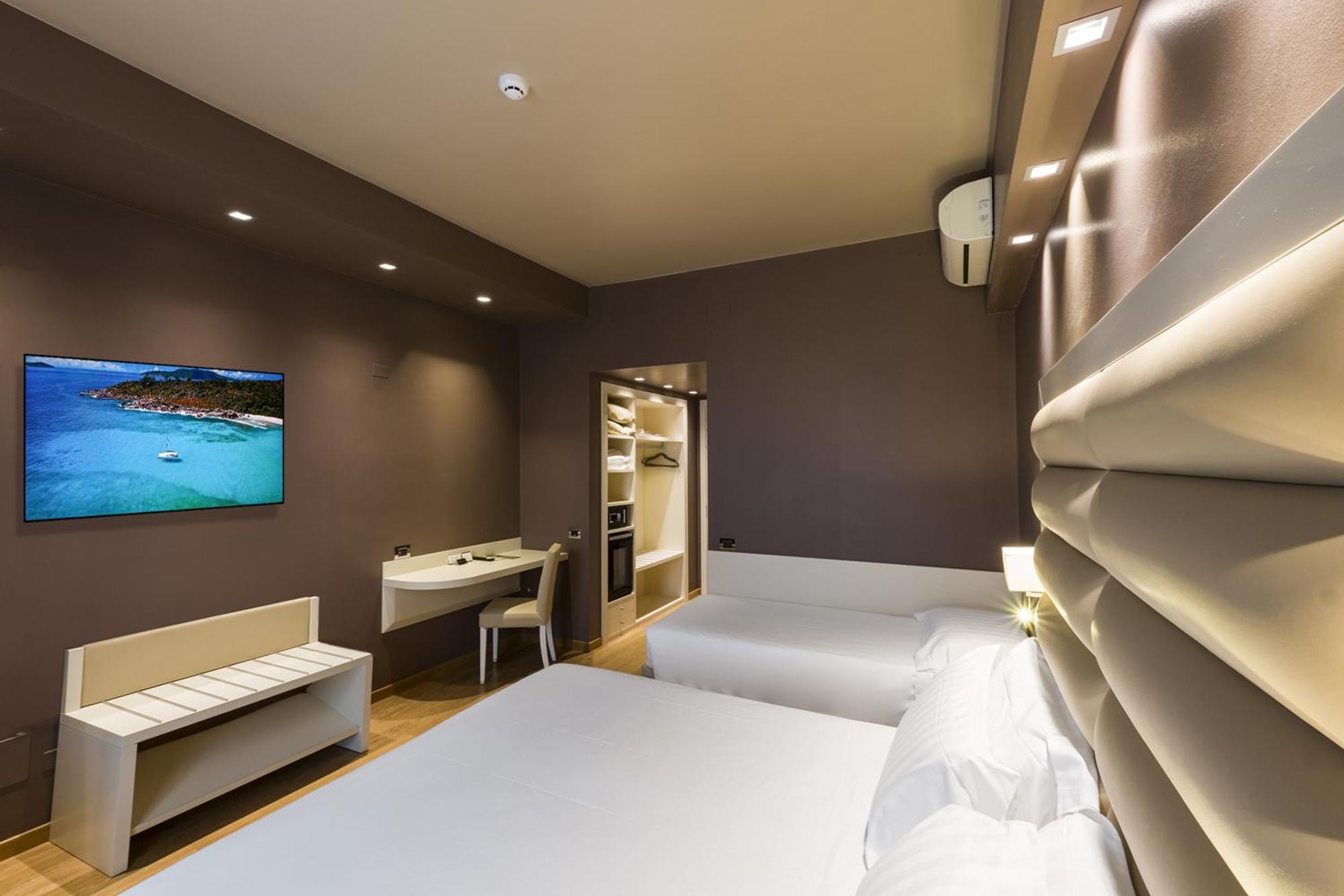 Hotel Touring Ферара Стая снимка