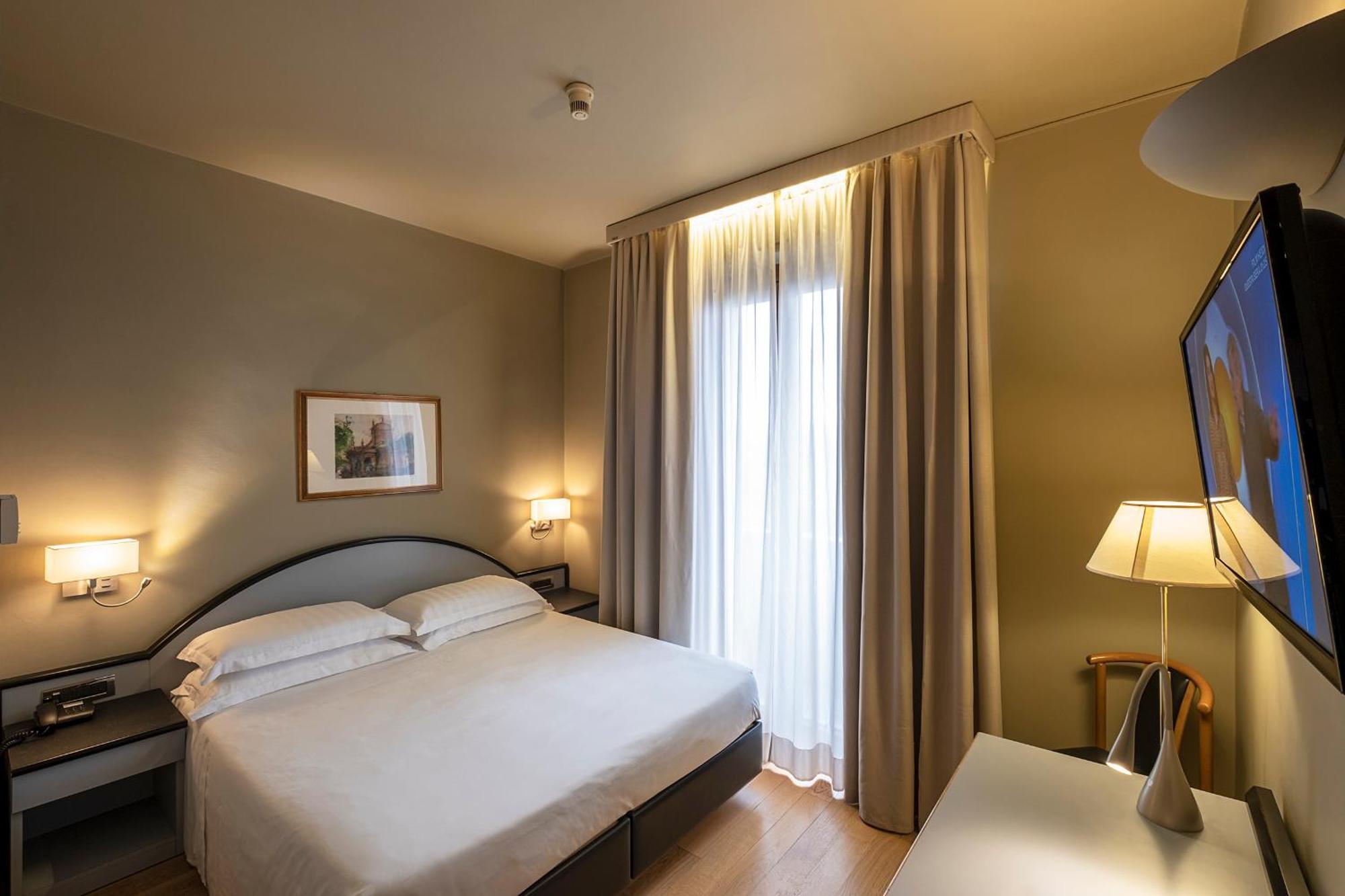 Hotel Touring Ферара Екстериор снимка